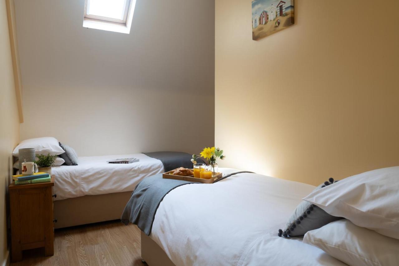 The Coachhouse - Cottage With Private Hot Tub Colwyn Bay Exterior foto